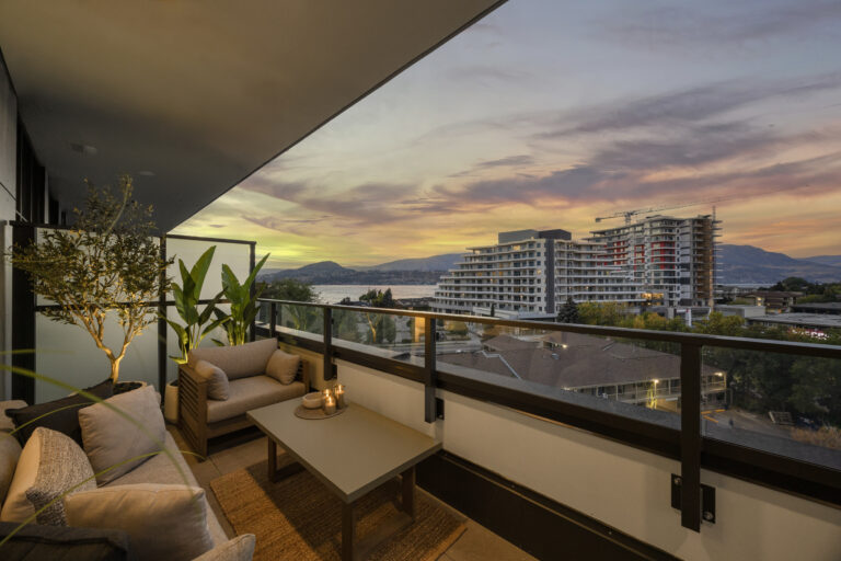 3389 Lakeshore Rd, Kelowna