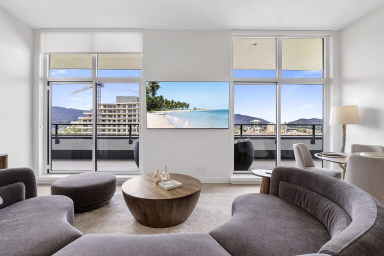 Condo with a rooftop patio and BBQ, Kelowna